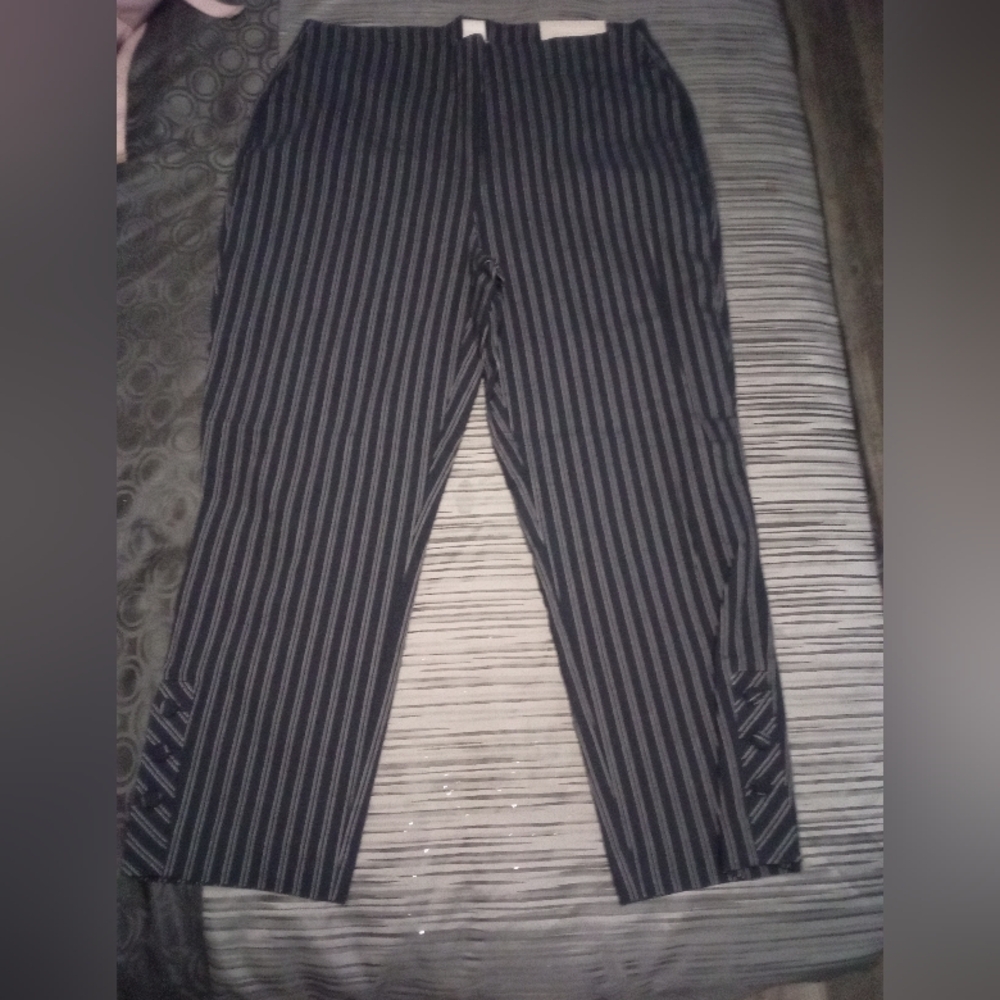 🍀Chicos So slimming Brigette Slim Leg Striped Black Pants